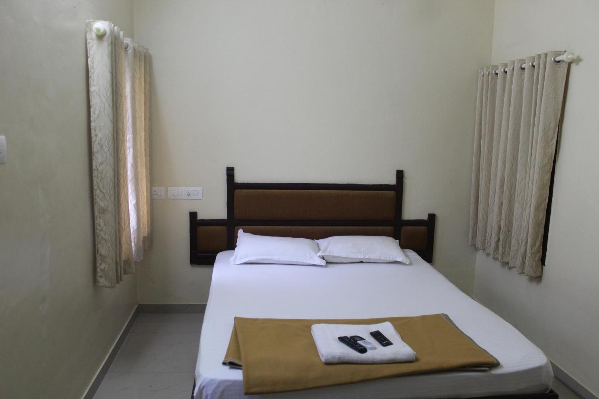 Anna Hotel Thiruvananthapuram Екстер'єр фото