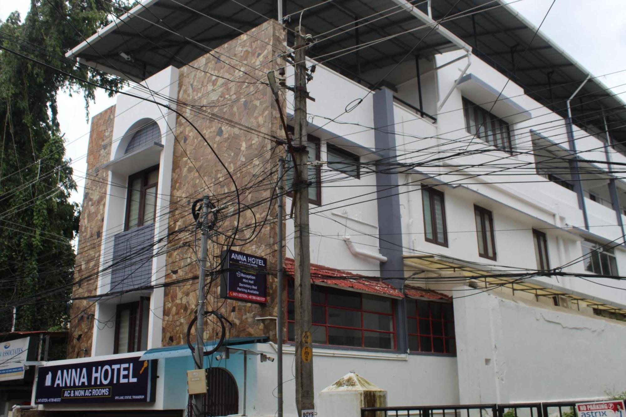 Anna Hotel Thiruvananthapuram Екстер'єр фото