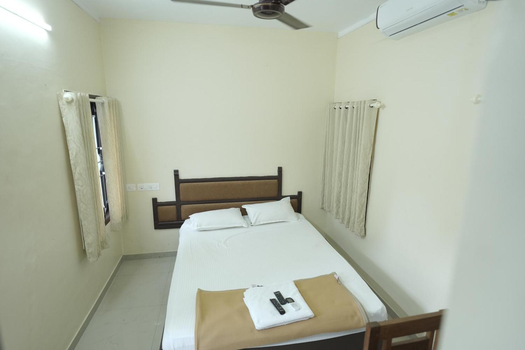 Anna Hotel Thiruvananthapuram Екстер'єр фото